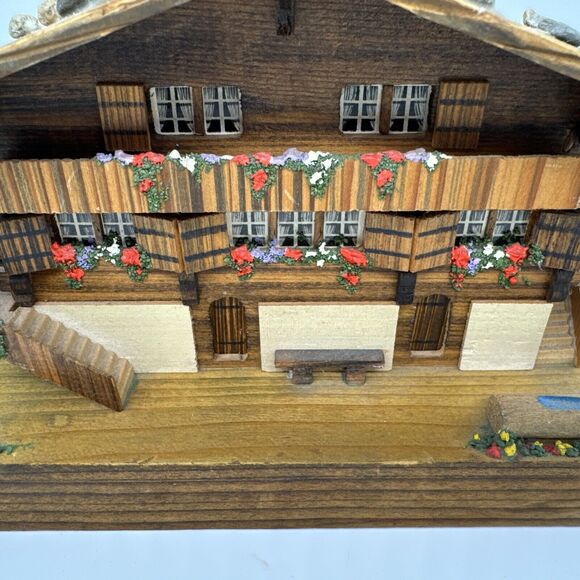 VTG‎ Cuendet SWITZERLAND MUSICAL BOX SHALET “Love Story 7.25"x4.75" WOOD - Picture 3 of 14